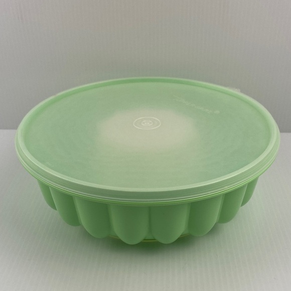 Vintage Tupperware Green Jello Mold Container - Picture 1 of 11